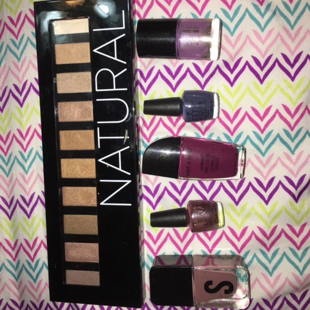 Natural eyeshadow and nailpolishes